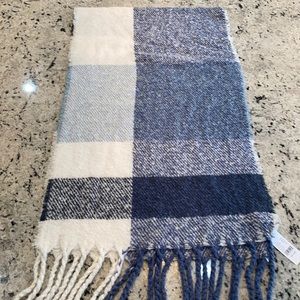 Pacsun woman’s scarf blue 19” wide New
